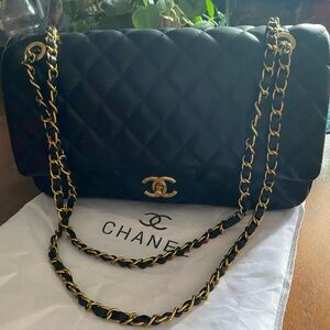 Chanel Black Quilted Shoulder Bag with Gold Chain